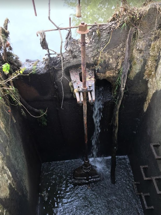 Access to the spillway